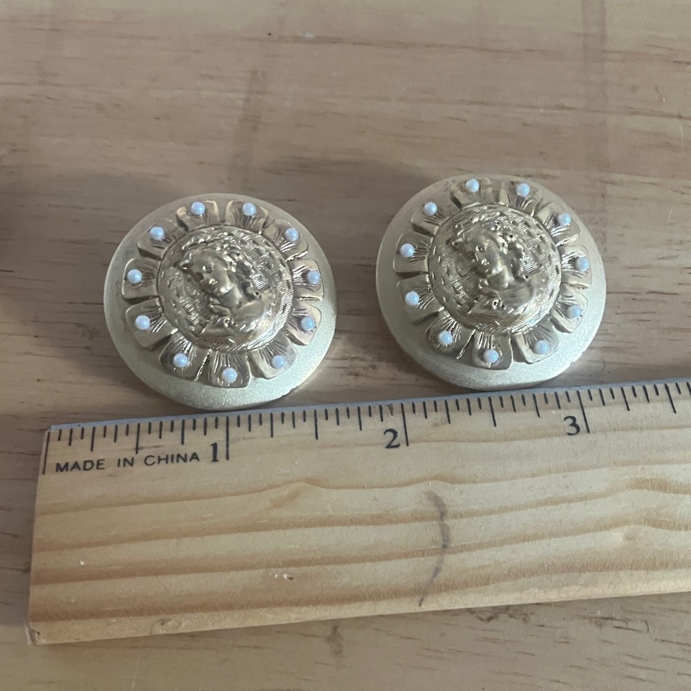 Gold and Pearl Decorative earrings